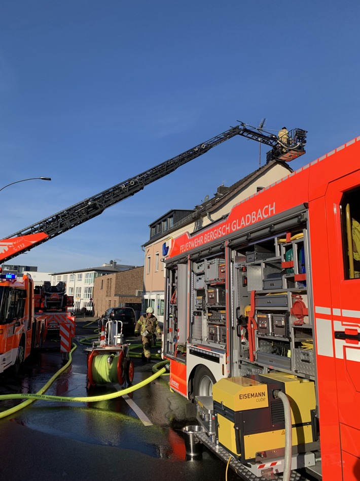 FW-GL: Kaminbrand im Stadtteil Herkenrath von Bergisch Gladbach