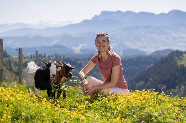 Sommergeschichten: Nicole Bircher auf Besuch bei Seidenraupen, Pilzsammlern und Strahlern