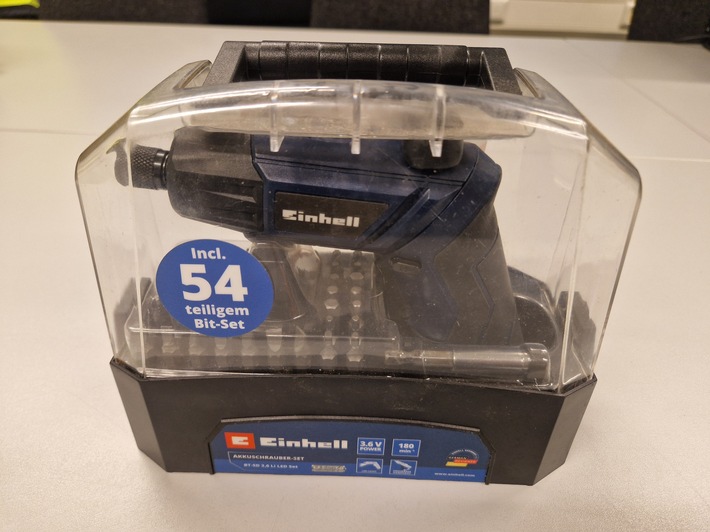 POL-HL: OH-Heiligenhafen / Fahrraddieb in Heiligenhafen gestellt - Polizei sucht Inhaber eines Akkuschrauber-Sets