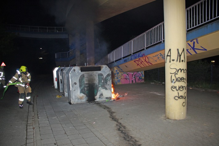 POL-ME: Erneut Altpapiercontainer in Brand gesetzt - die Polizei ermittelt - Ratingen - 2004109