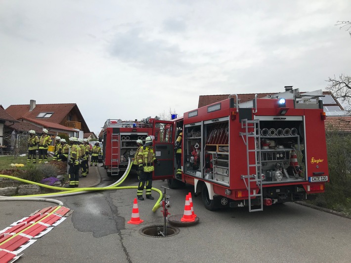 KFV-CW: Intensiver Atemschutzeinsatz bei Großbrand in Rotfelden - Keine Verletzten - 300.000 Euro Schaden - 120 Einsatzkräfte vor Ort