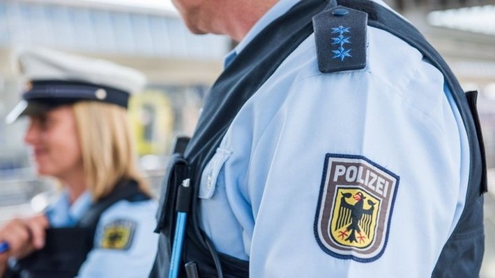 Bundespolizeidirektion München: Mehrere Gewaltdelikte - Keine Maske, laute Musik