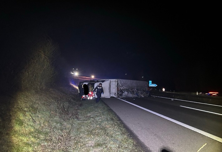 POL-PDLD: A65/AS LD-Nord - LKW-Unfall mit Vollsperrung der A65 (Nachtrag zu POL-PDLD: LKW-Unfall mit Vollsperrung der A65 | Presseportal