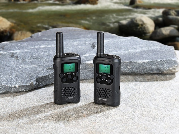 simvalley communications 2er-Set PMR-Funkgeräte WT-250 mit VOX, Taschenlampe, 8 Kanälen, 446 MHz, 10km: Bei Abenteuer-Touren oder Notfällen über weite Strecken in Kontakt bleiben
