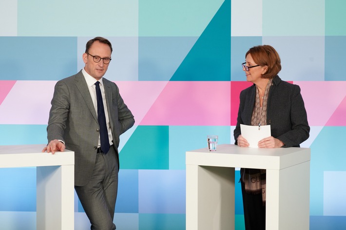 Medienanstalt NRW_Town Hall Meeting_Schmid_Gebauer.jpg