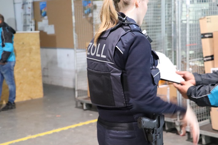 HZA-MS: Hauptzollamt Münster stellt illegale Beschäftigung in sechs Fällen bei Logistikdienstleister fest / Bundesweite Schwerpunktprüfung des Zolls in der Paketbranche