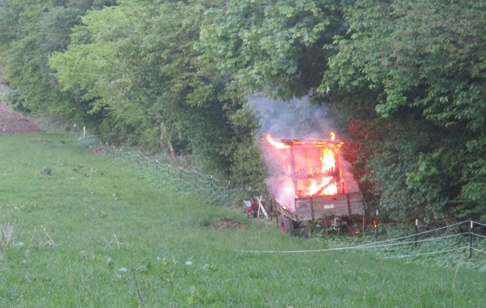 POL-REK: 180502-3: Hochsitz abgebrannt - Pulheim