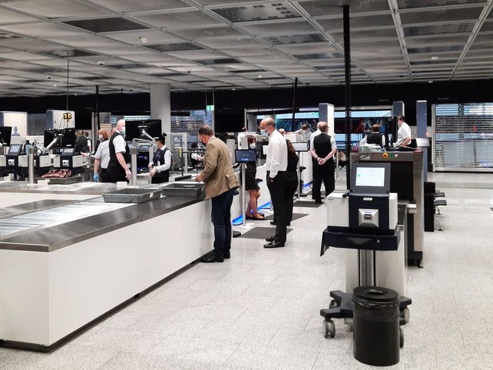 BPOLD FRA: Fünf weitere moderne Luftsicherheitskontrollspuren am Flughafen Frankfurt eröffnet