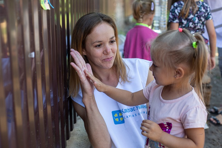 Caritas international: So viel Hilfe wie nie zuvor / Jahresbericht: Weltweit 9,8 Millionen Hilfsbedürftige unterstützt - Rekordspendensumme für Ukraine-Hilfe / Hilfe-Bedarf weiter steigend