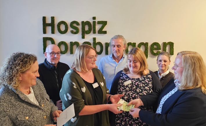 ZOLL-E: Zoll in Kleve: Spendenübergabe an das Hospiz Donsbrüggen - Kleve