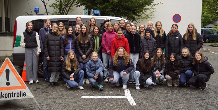 HZA-A: Ein Tag als Zollbeamtin / Girls&#039;Day beim Hauptzollamt Augsburg