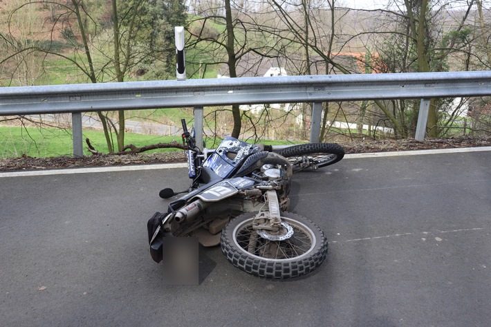POL-HF: Lemgoer verliert Kontrolle über sein Motorrad - 18-Jähriger bei Unfall schwer verletzt