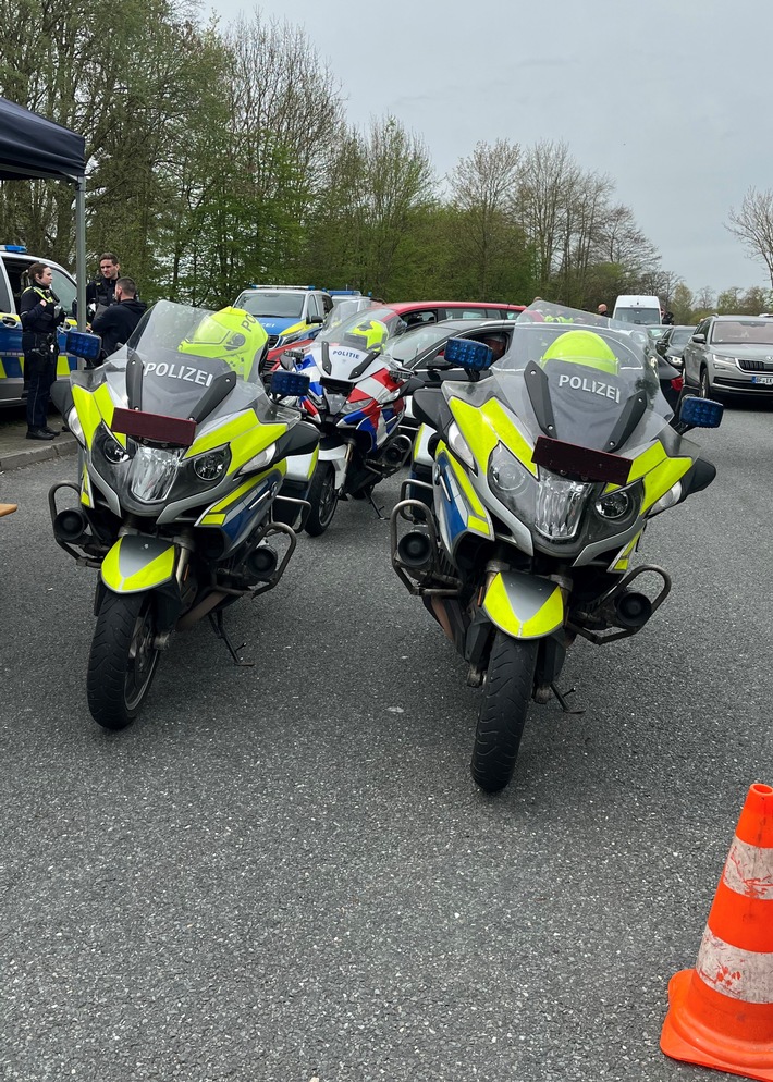 POL-BOR: Gronau - Großkontrolle auf der B54