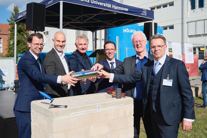 Pressemitteilung Nr. 047/2026 der Leibniz Universität Hannover    Grundsteinlegung des „Digital Innovation Campus“