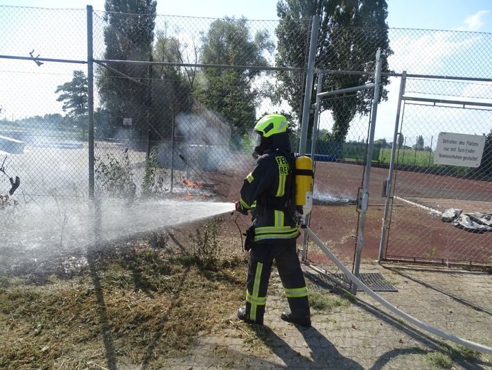 FW Reichenau: Kunststoff-Sport-Matte in Brand geraten Reichenau-Mittelzell, 15.07.2022