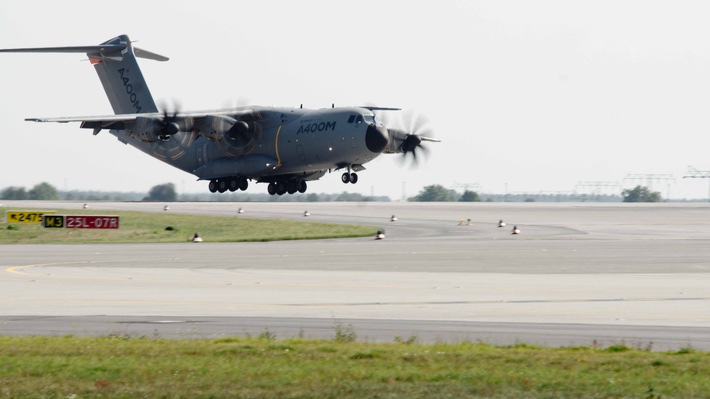 Flugbetrieb A400M Der Anfangs- und Ausbildungsflugbetrieb mit dem A400M soll in der Luftwaffe Ende 2014 planmäßig beginnen (FOTO)