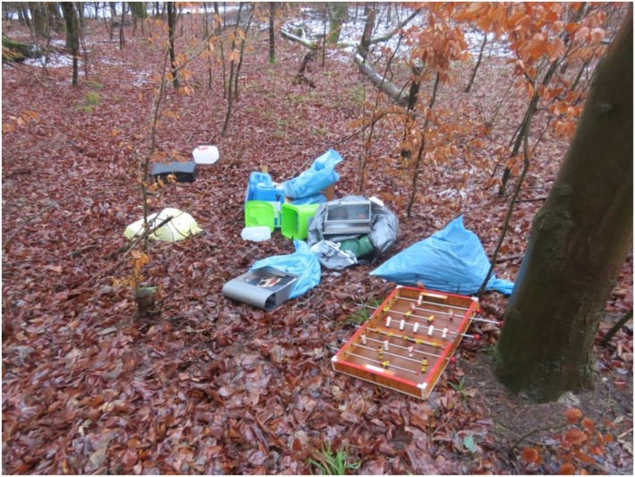 POL-KB: Bad Arolsen-Wetterburg - Unbekannter entsorgt seinen Müll illegal am Twistesee, Polizei bittet um Hinweise