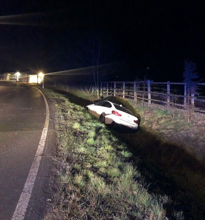 POL-AC: Alleinunfall mit verletztem Fahrer