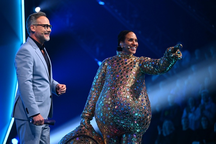 Just Smile! "The Masked Singer" gewinnt zum Auftakt die Prime Time / Barbara Becker überrascht als SMILEY