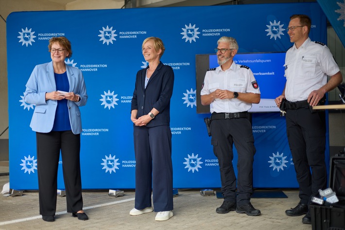 POL-H: Niedersächsische Ministerin für Inneres, Sport und Digitalisierung, Daniela Behrens, besucht im Rahmen ihrer Sommerreise die Polizeidirektion Hannover