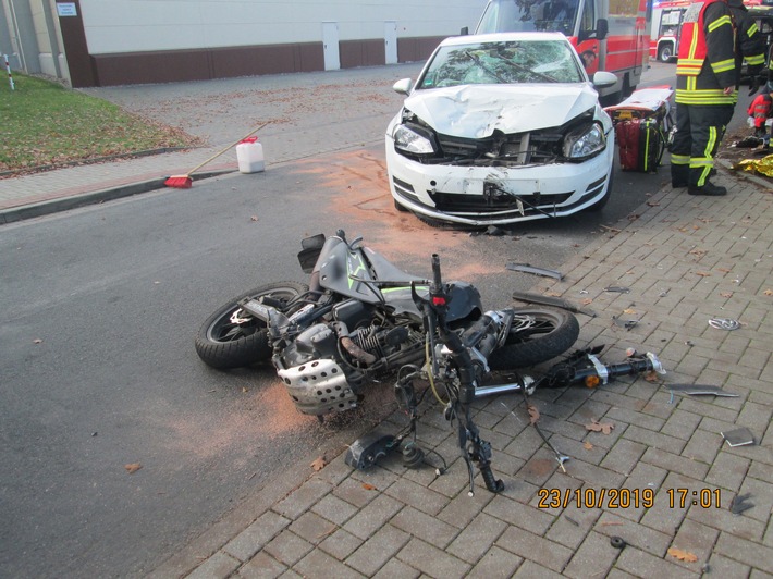 POL-LG: ++ Teile von Traktoren demontiert ++ Motorroller gestohlen ++ abgelenkt vom Handy - Wasserwerfer übersehen ++ Motorradfahrer nach Unfall schwer verletzt ++