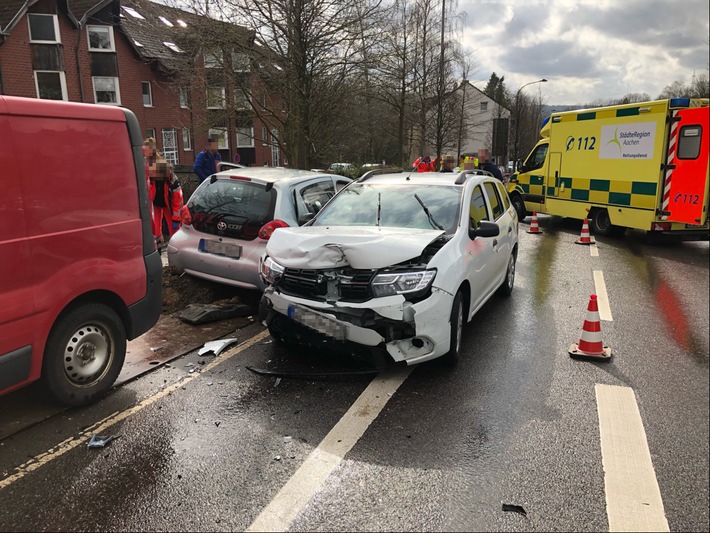 POL-AC: Drei Verletzte nach Unfall