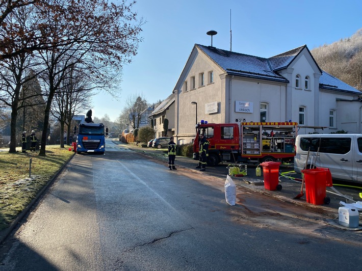 FF Olsberg: 500 Liter Heizöl in Olsberg - Wulmeringhausen ausgelaufen