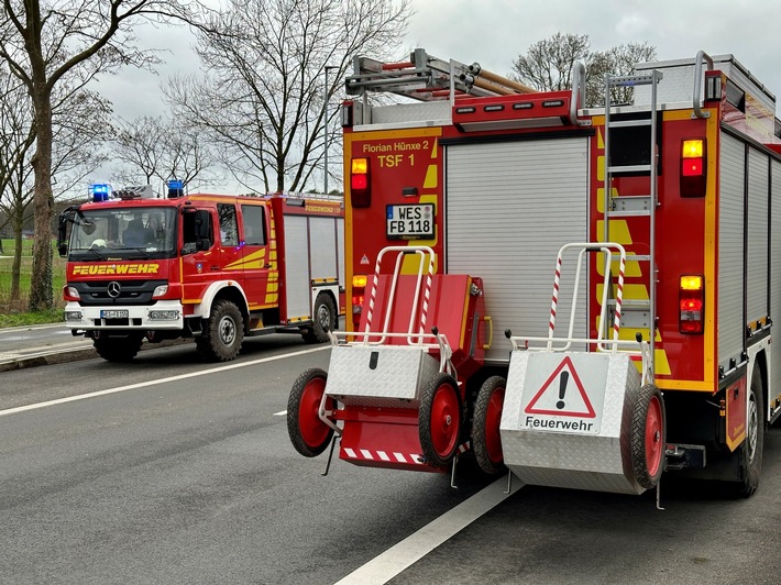 FW Hünxe: Auslaufende Betriebsmittel auf der Schermbecker Landstraße