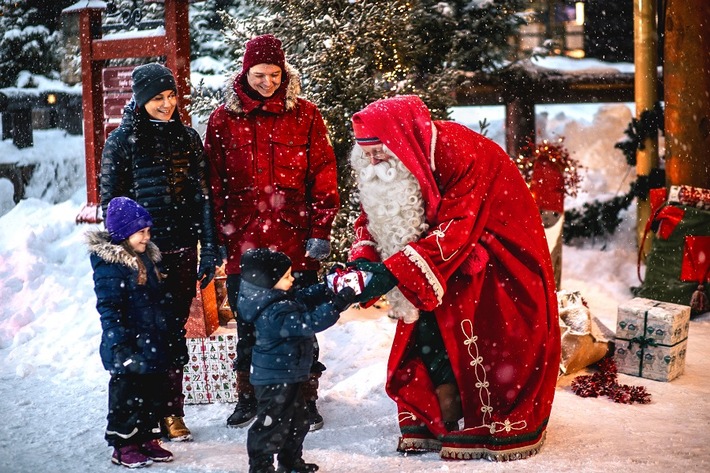 Repräsentative mydays Studie zeigt: So schenken die Deutschen / Das sind die Top 3 Weihnachtsgeschenke für Frauen und Männer