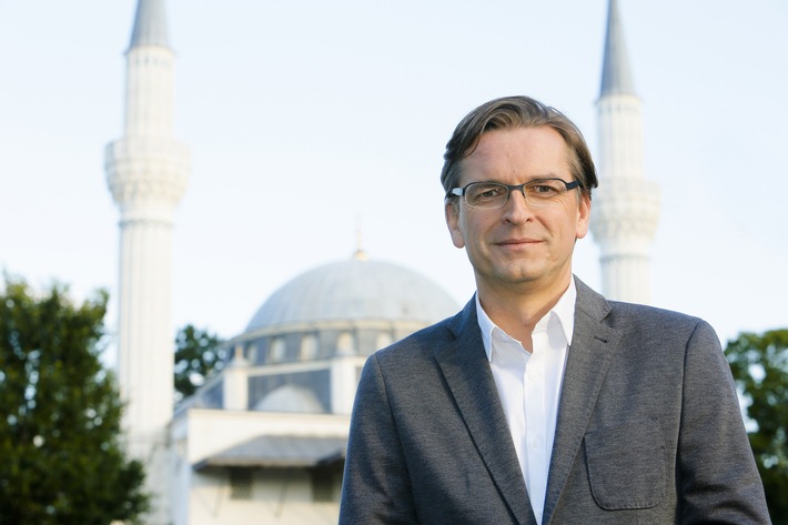 Wie islamisch ist Deutschland? Claus Strunz macht den Faktencheck - am Dienstag, 4. Oktober 2016, um 23:10 Uhr, in SAT.1