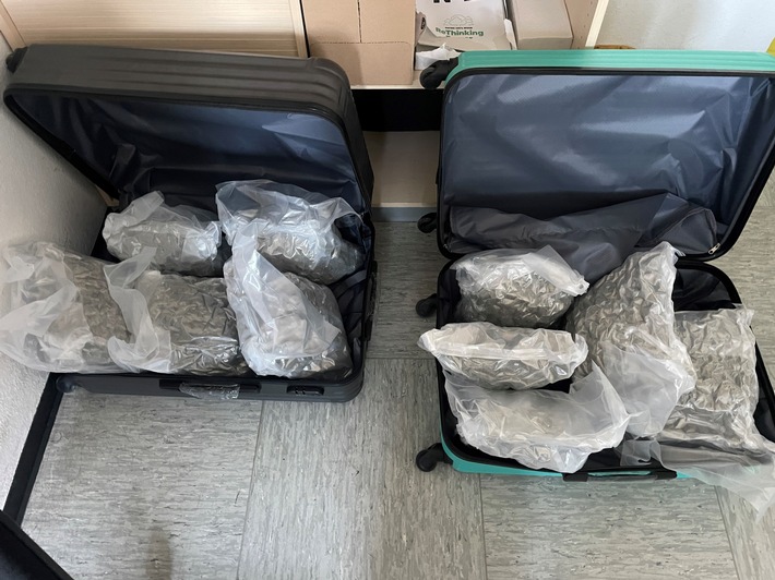 POL-KR: Polizei stellt Autofahrer mit zwei Reisekoffern voller Drogen
