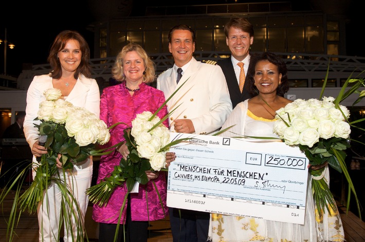 Charity Gala: MS EUROPA-Gäste spenden Rekordsumme von 250.000 Euro für Almaz und Karlheinz Böhm Stiftung