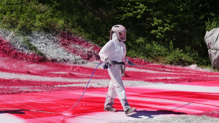 "Think Big! - Die Künstlerin Katharina Grosse" in 3sat: Porträt über die Malerin mit Spraypistole