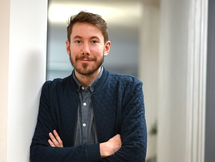 Martin Marsmann (28) ist seit dem 01. April Junior Project- und Content-Manager in der Konzernkommunikation bei news aktuell. Weiterer Text über ots und www.presseportal.de/nr/6344 / Die Verwendung dieses Bildes ist für redaktionelle Zwecke honorarfrei. Veröffentlichung bitte unter Quellenangabe: "obs/news aktuell GmbH/Marcus Brandt, dpa GmbH"