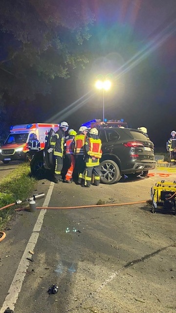POL-STD: Verkehrsunfall bei Beckdorf - Beifahrerin schwer verletzt