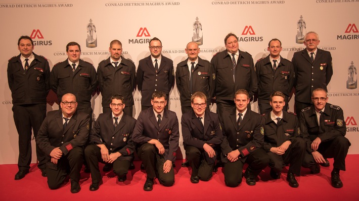 FW-OE: Feuerwehrteam des Jahres 2015 - Löschgruppe Elspe schafft es nicht bis aufs Treppchen