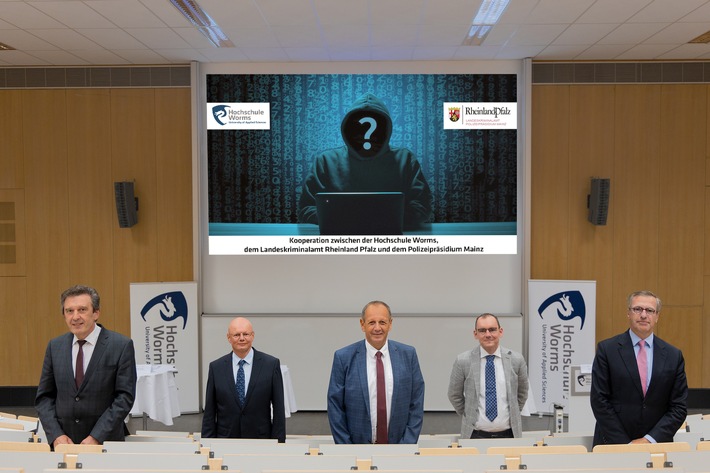 POL-PPMZ: Erfolgreich Cyberkriminalität begegnen / Unterzeichnung des Kooperationsvertrags zwischen der Hochschule Worms, dem Landeskriminalamt Rheinland-Pfalz und dem Polizeipräsidium Mainz