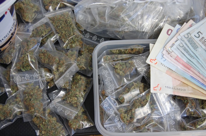 POL-CUX: 58-Jährige wegen Verdachts auf wiederholten Drogenhandel in Haft
(Bildmaterial)
