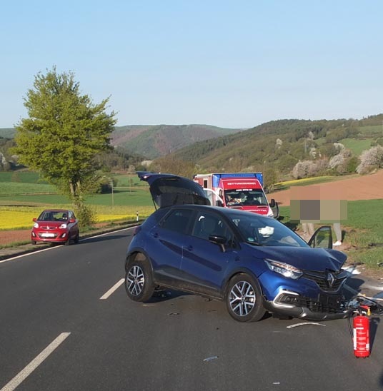 POL-DN: Gegenverkehr beim Abbiegen übersehen - zwei Verletzte