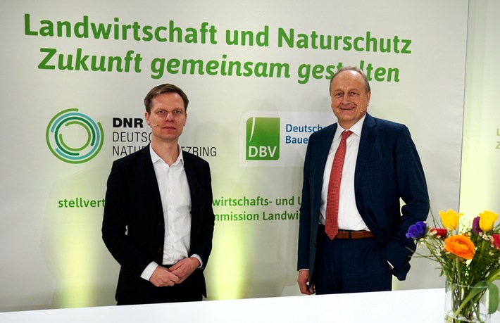 Landwirtschaft und Naturschutz - Zukunft gemeinsam gestalten / DNR und DBV bekräftigen die Notwendigkeit einer Transformation der Landwirtschaft