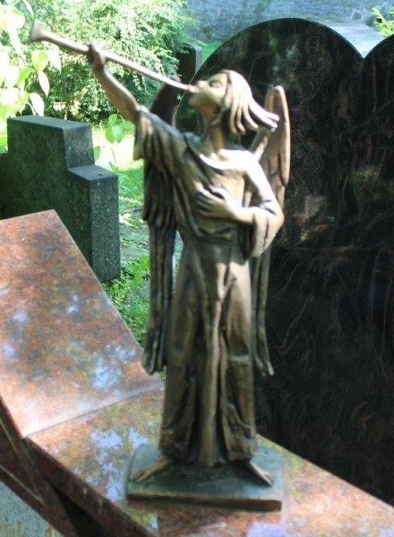 POL-PPKO: Bronzeengel von Grab gestohlen