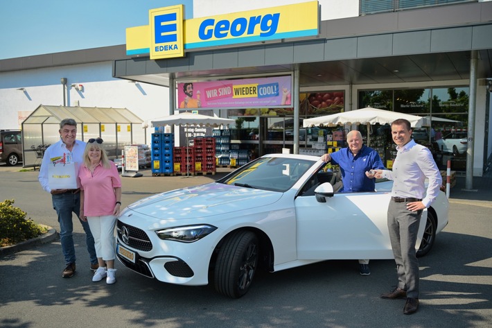 Presse-Information: Glücklicher Gewinner eines Cabriolets