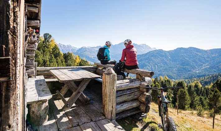 Panoramarouten, Trails & pure Regeneration: Dein perfekter Bikeurlaub beginnt bei den BikeHotels Südtirol / Weiterer Text über ots und www.presseportal.de/nr/180654 / Die Verwendung dieses Bildes für redaktionelle Zwecke ist unter Beachtung aller mitgeteilten Nutzungsbedingungen zulässig und dann auch honorarfrei. Veröffentlichung ausschließlich mit Bildrechte-Hinweis.