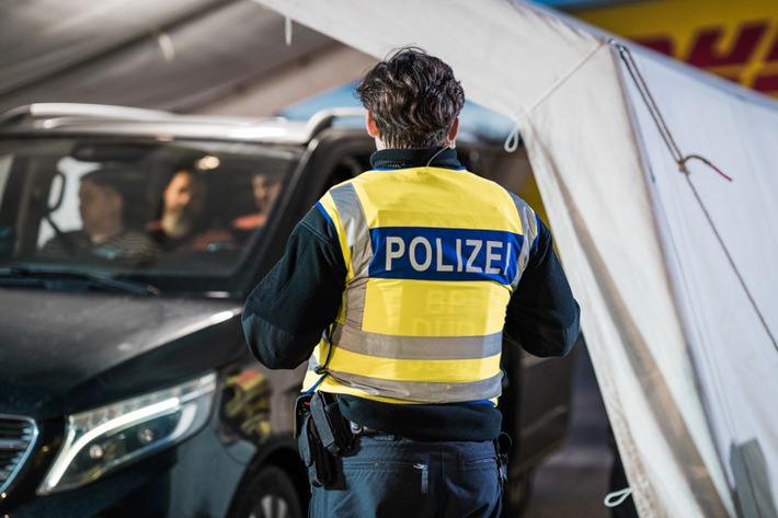 Bundespolizeidirektion München: Polizeibekannte mit Betäubungsmitteln und Medikamenten/ Bundespolizei übergibt zahlreiche Anzeigen an den Zoll