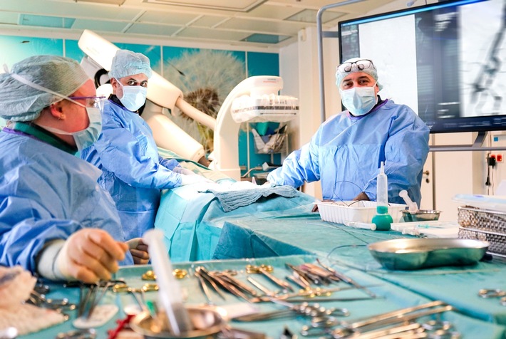 Neues robotergestütztes Angiografie-System in der Gefäßchirurgie im Helios Klinikum Bad Saarow