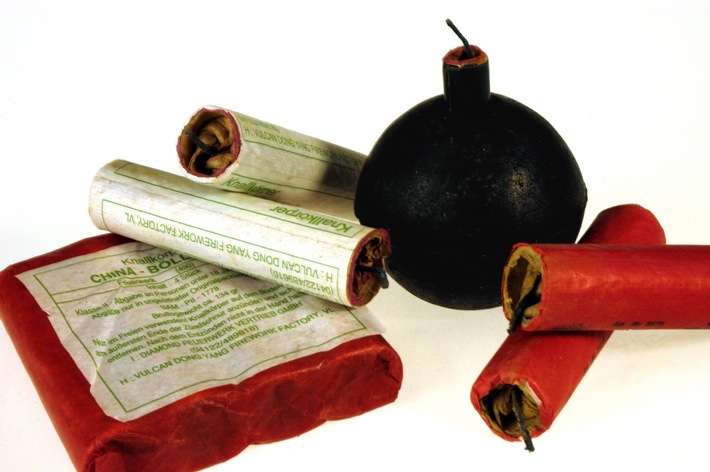 HZA-HN: Zoll warnt vor gefährlichem Feuerwerk aus dem Ausland - Schon beim Kauf auf Sicherheit achten