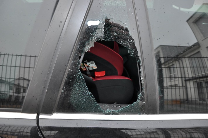 POL-ME: Autos auf Grundschulparkplatz aufgebrochen - 2511128