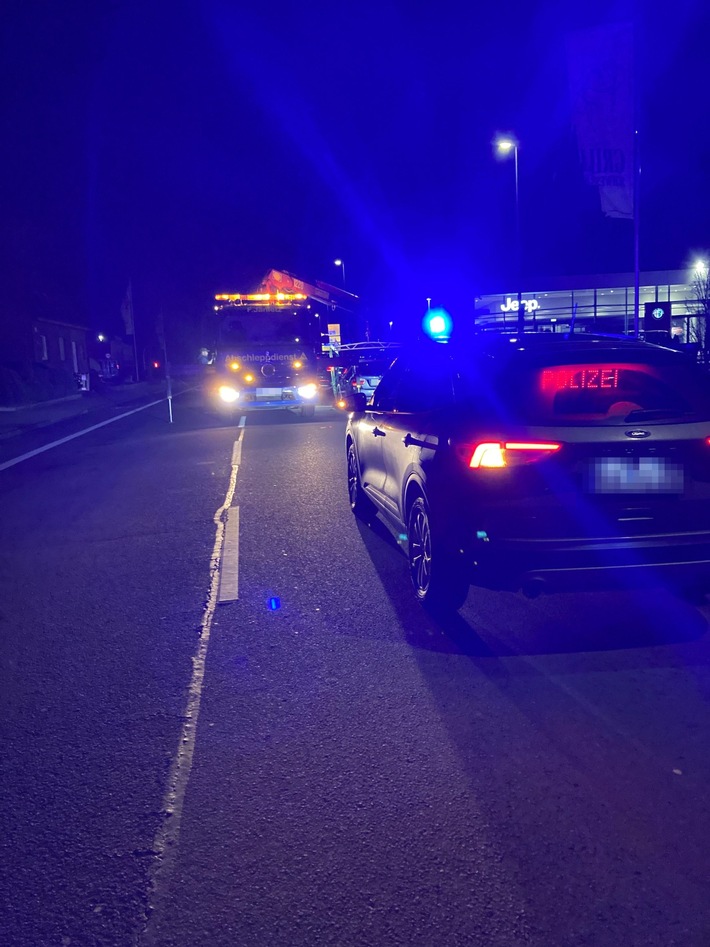 POL-COE: Dülmen/Autofahrer liefern sich verbotenes Rennen - Polizei stellt Autos und Führerscheine sicher