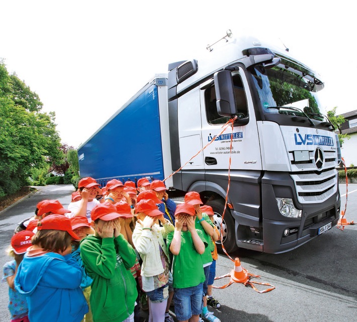 AUTO BILD: Tödliche Lkw-Unfälle - weil Politik und Industrie zögern