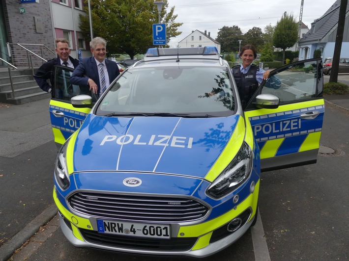 POL-UN: Vorstellung Ford S-Max als Streifenwagen